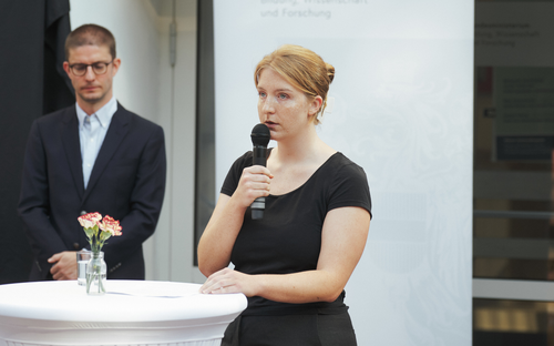 Politikwissenschaftler Mathias Lichtenwagner und DÖW-Kulturvermittlerin Magdalena Bauer. Foto: BMBWF/eap.at